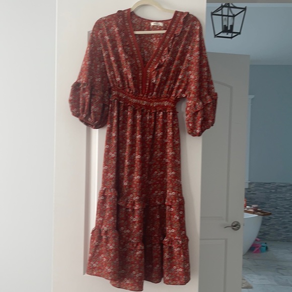 Beautiful dress too big for me no tag that’s a medium - Picture 3 of 3
